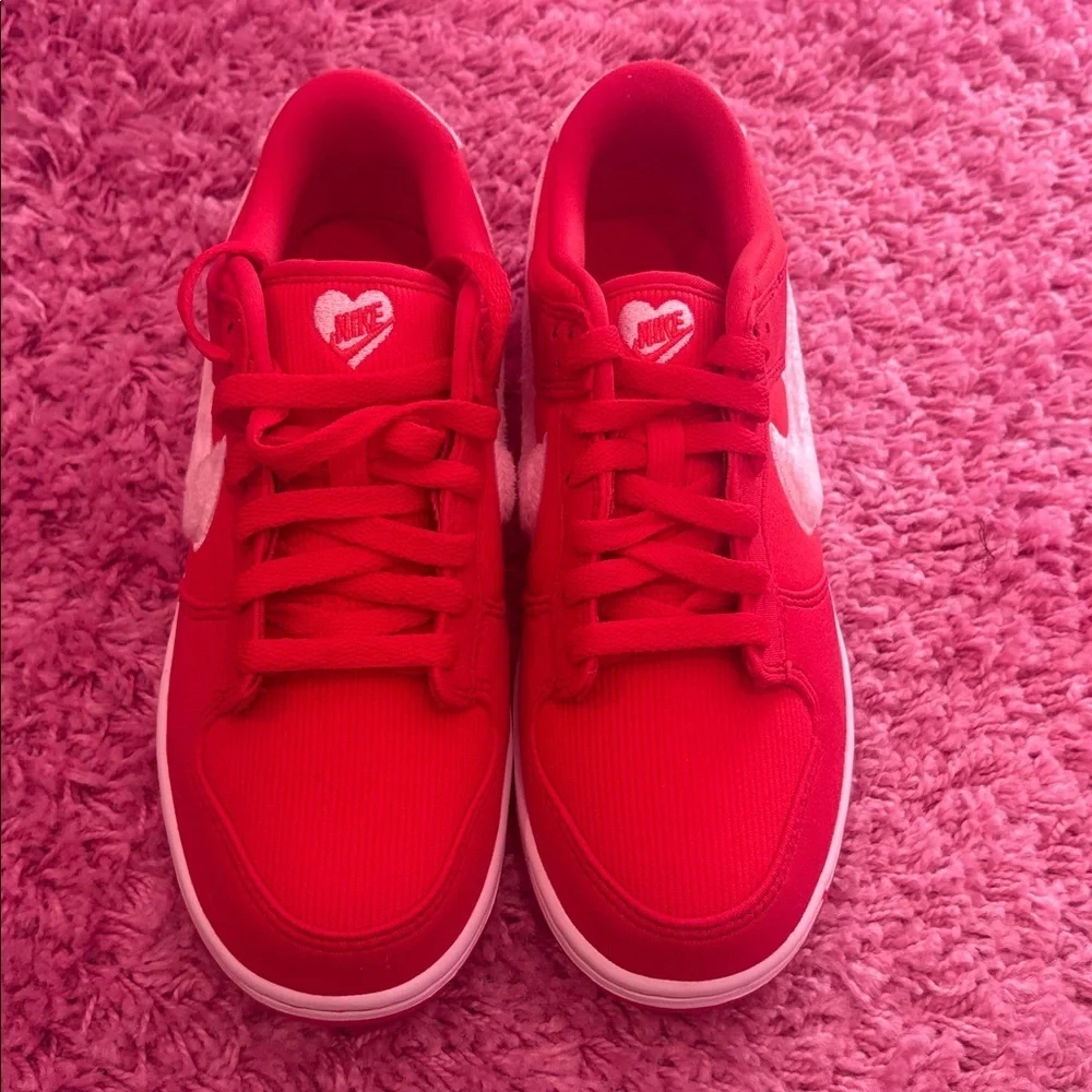 Nike Valentine’s Day Dunks 2024 Red Size 7Y
